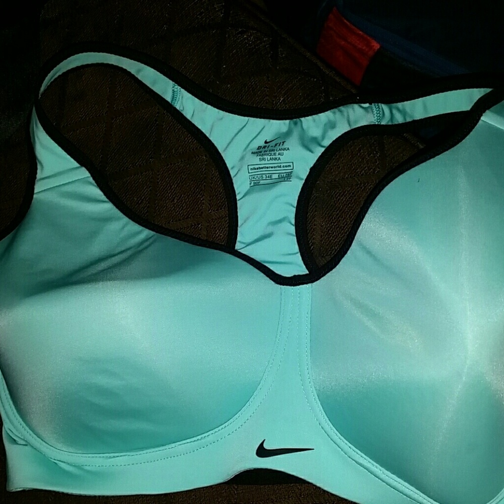 NIKE SPORTS BRA 34E